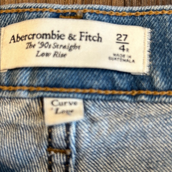 Abercrombie & Fitch Light Wash Distressed Boyfriend Jeans Curve Love Sz 4 - Picture 5 of 11